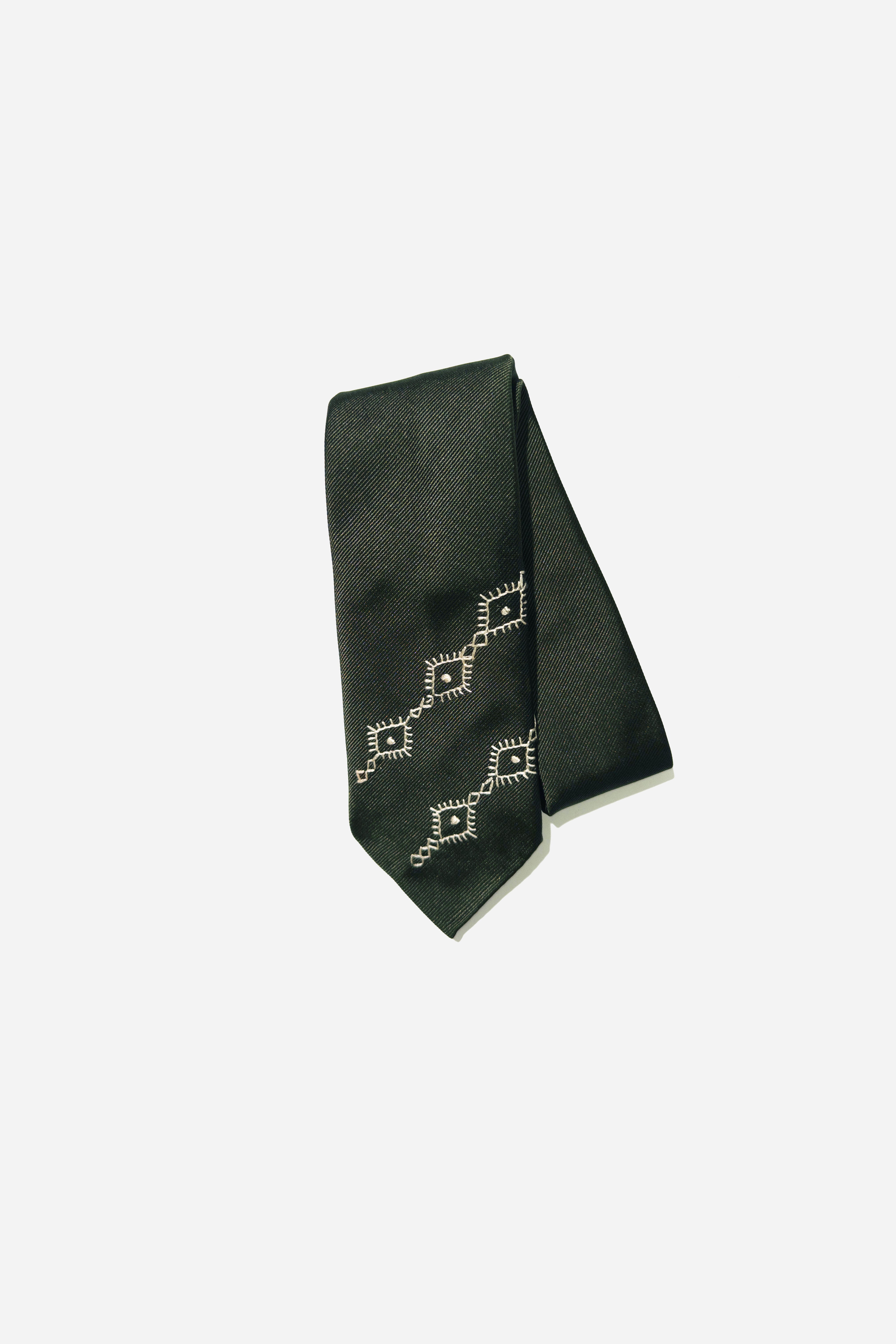 EMBROIDERED SILK TIE